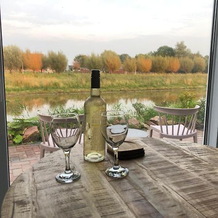 B&B Snurk Stiens, Fijn Verblijf Aan Open Vaarwater Exterior foto